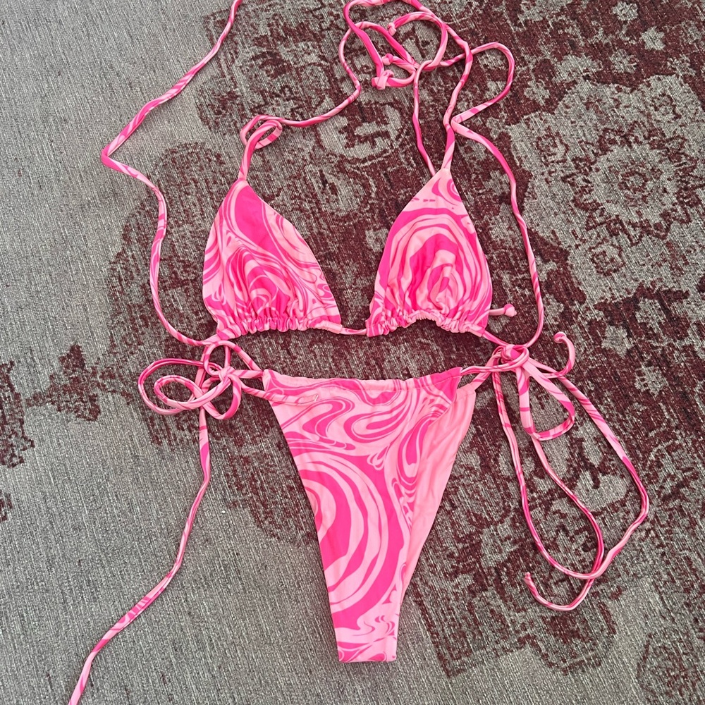 Frankie’s bikini